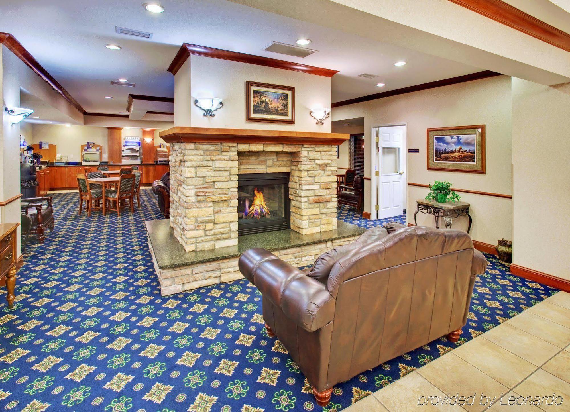 Holiday Inn Express & Suites - Dickinson By Ihg מראה פנימי תמונה