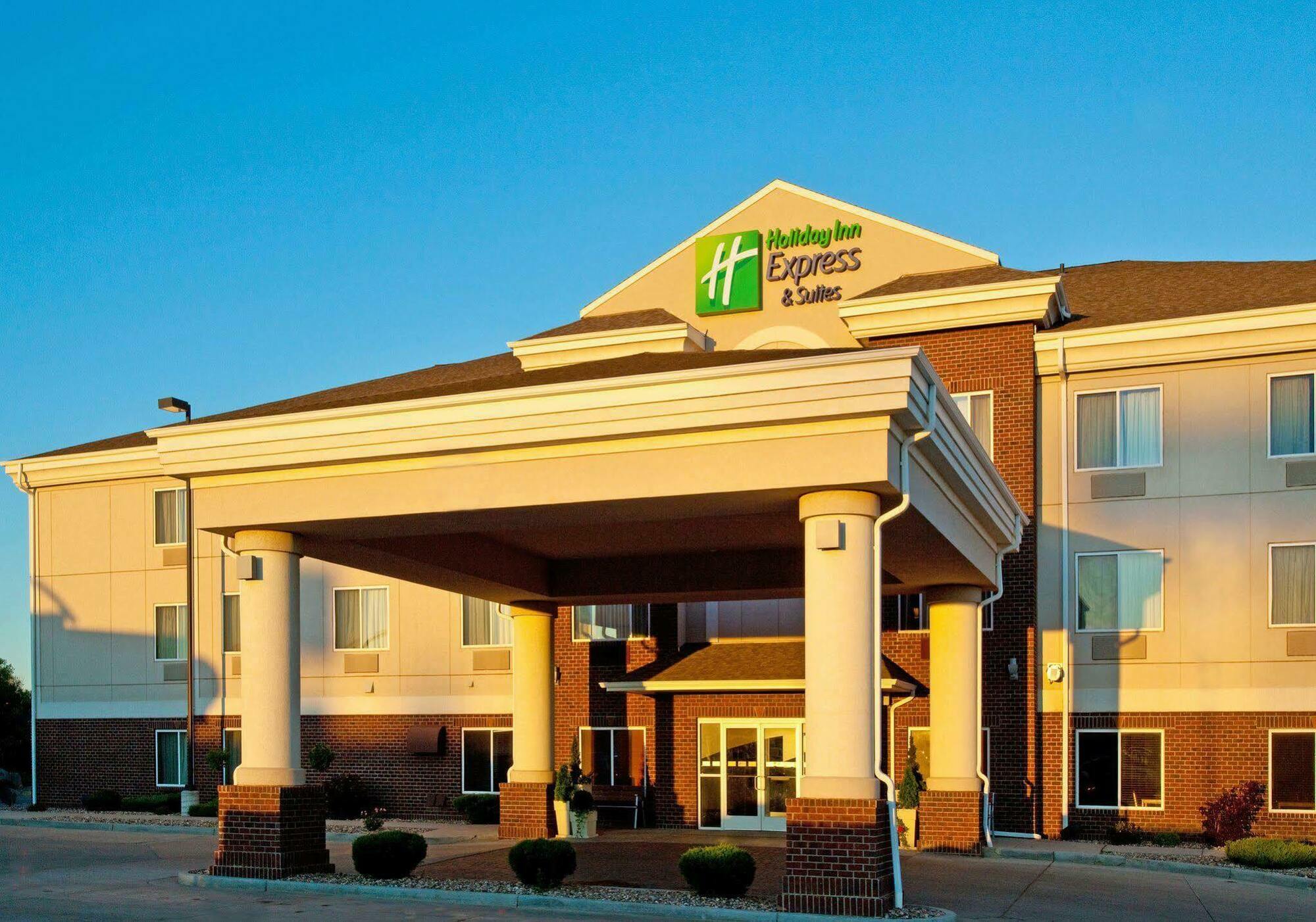 Holiday Inn Express & Suites - Dickinson By Ihg מראה חיצוני תמונה